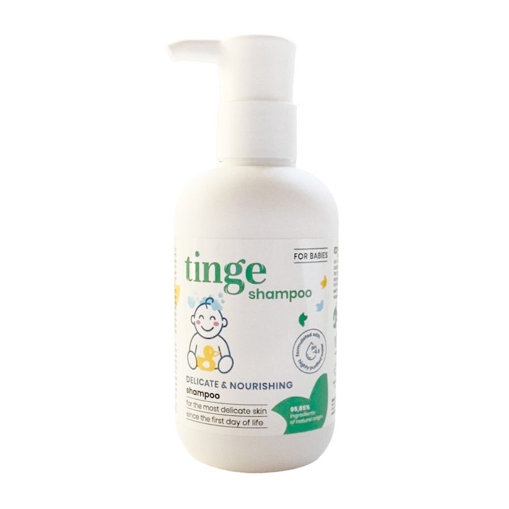 Flacon blanc avec étiquette verte. Inscription : tinge for babies Shampoo. 200 ml.