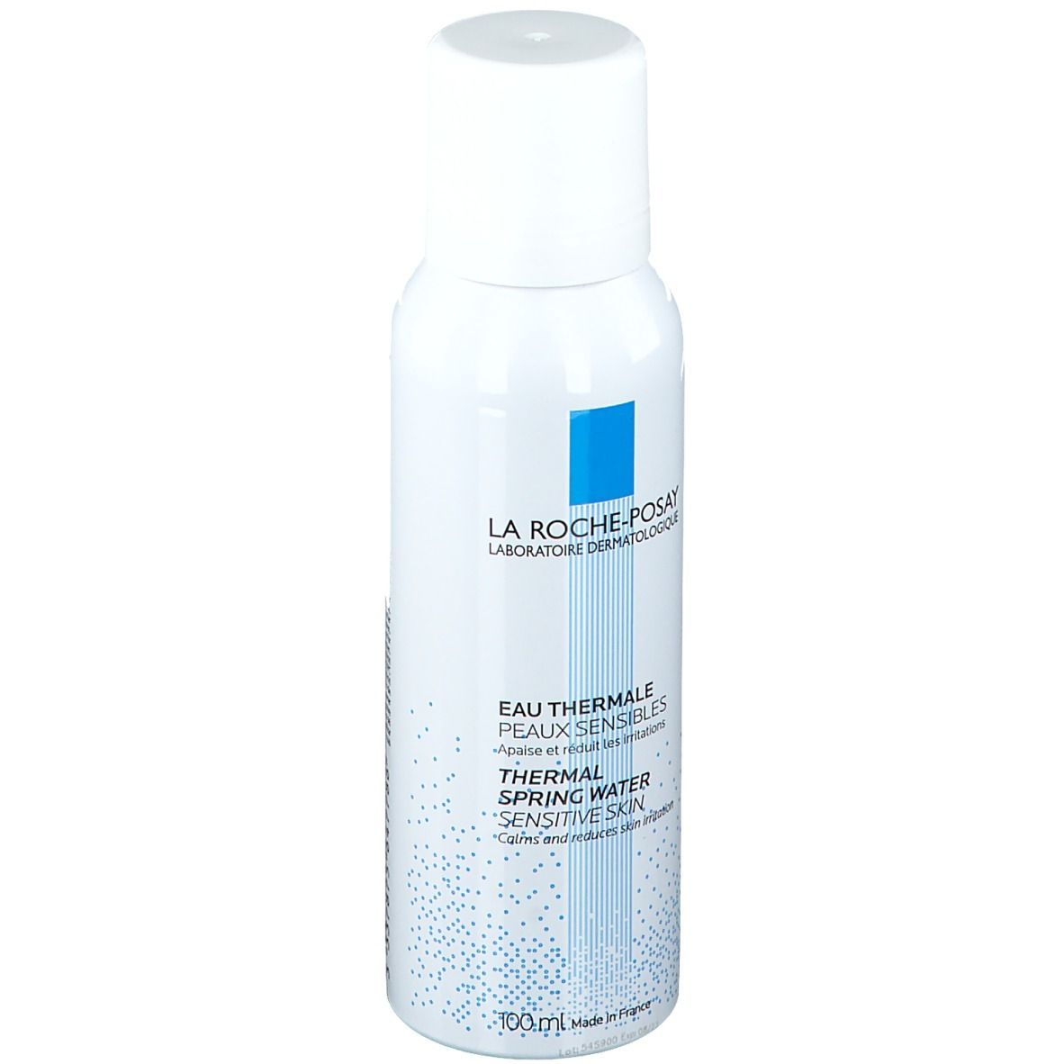 Flacon spray blanc. Inscriptions bleues: LA ROCHE-POSAY, Eau Thermale, Peaux Sensibles, Thermal Spring Water, Sensitive Skin. Fabriqué en France.