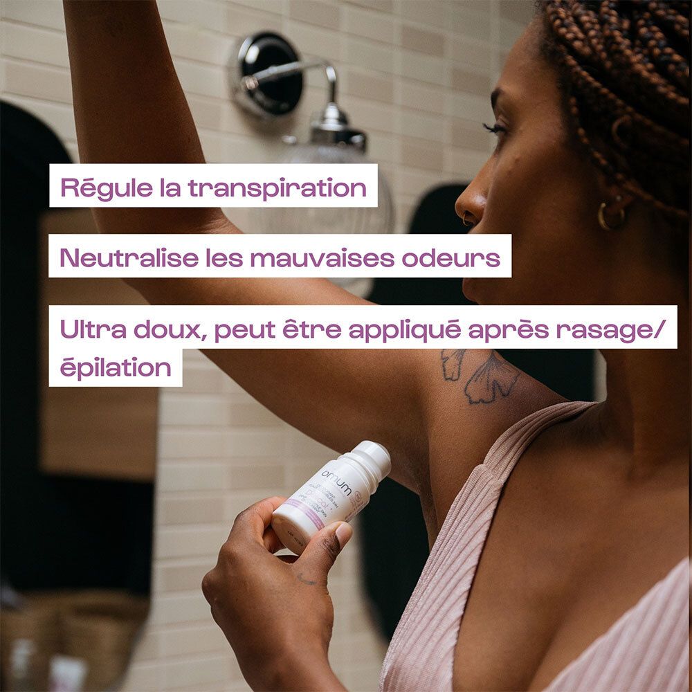 Déodorant roll-on. Inscription: omum, Le Délicat, Déodorant peaux sensibles 24H. Sans sels d'aluminium.