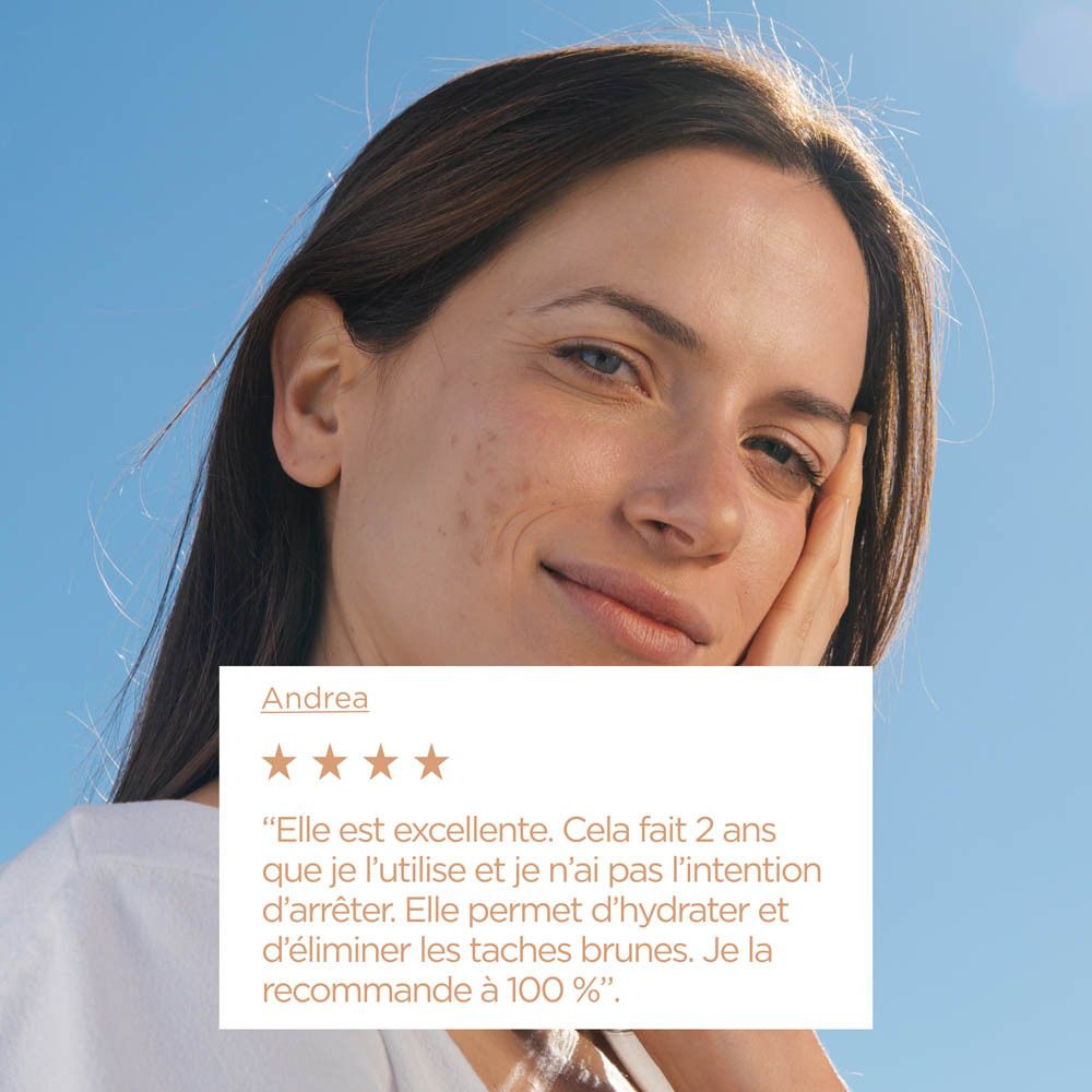 Femme avec des zones de peau teintées. Texte: Andrea, citation sur l'utilisation du produit.