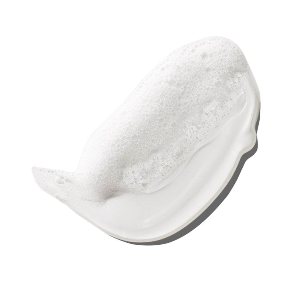 Dos de la bouteille de savon liquide Clinique All About Clean pour peau grasse, 200 ml.