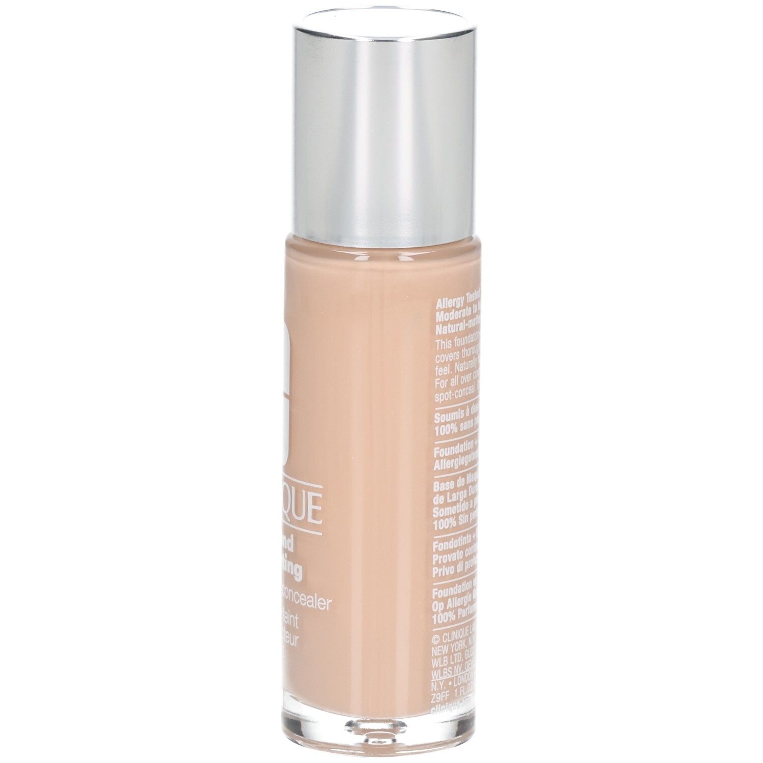 Flacon de fond de teint Clinique Beyond Perfecting. Bouchon argenté. Nom et logo visibles. Teinte beige.