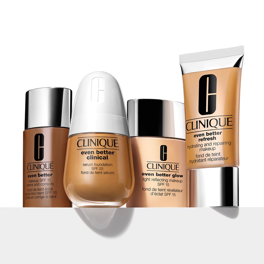Quatre produits CLINIQUE. Even Better Makeup SPF 15, Even Better Clinical Serum Foundation SPF 20, Even Better Glow, Even Better Refresh.