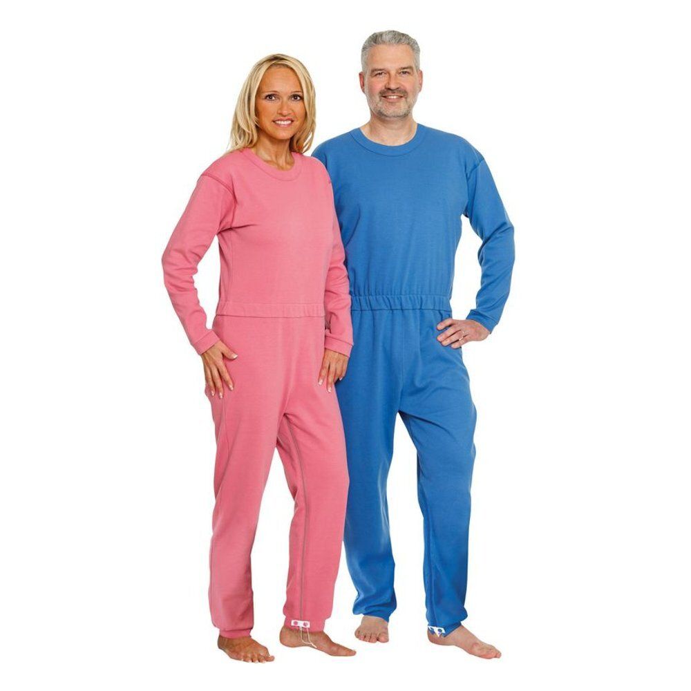 Roze en blauwe verzorgingsoveralls. Ritssluiting. Enkelmanchetten. Personen dragen de overalls.