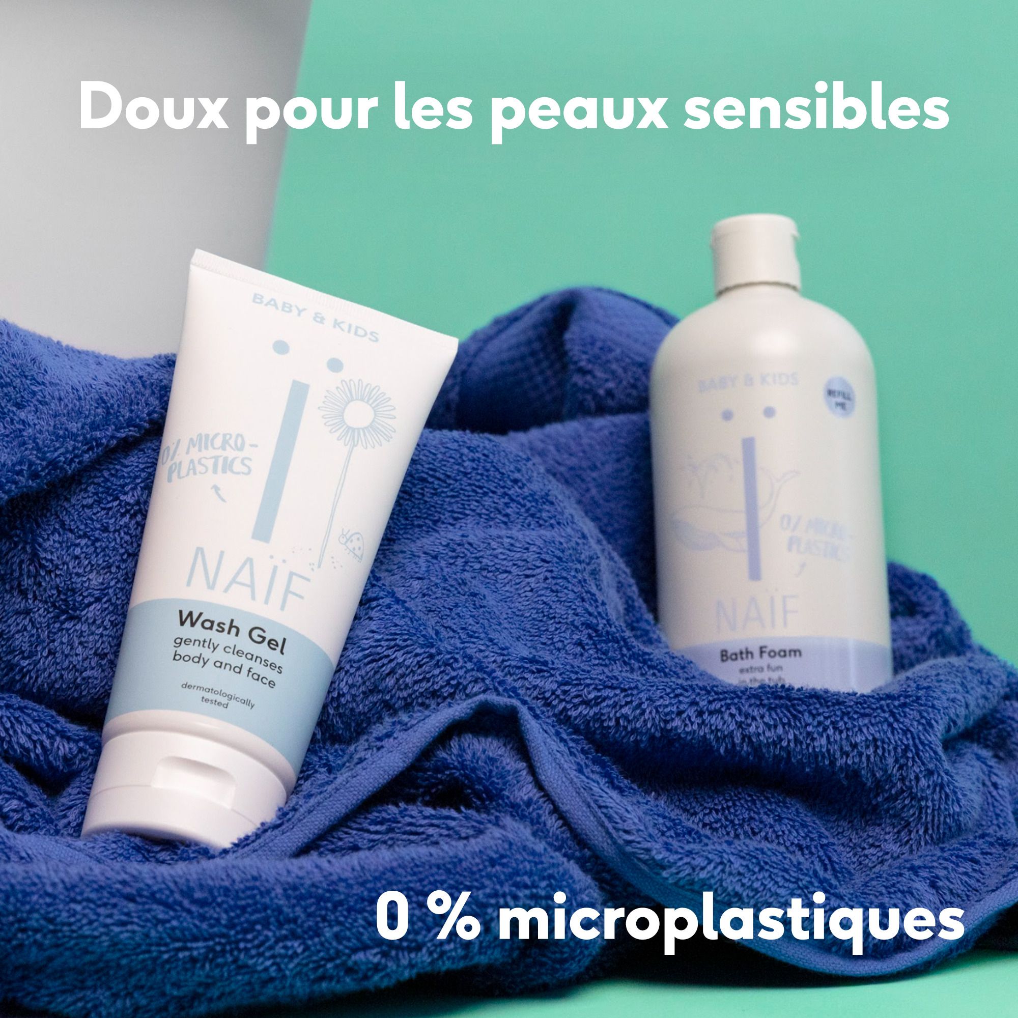 Bouteille blanche avec étiquette bleue. Inscription : NAÏF, Baby & Kids, Bath Foam. Illustration de baleine.