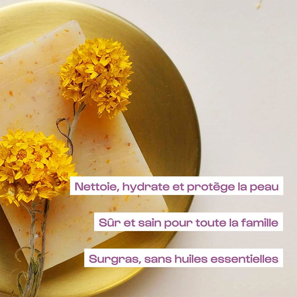 Coffret cadeau avec ruban blanc. Inscription: émotion bonne nouvelle.