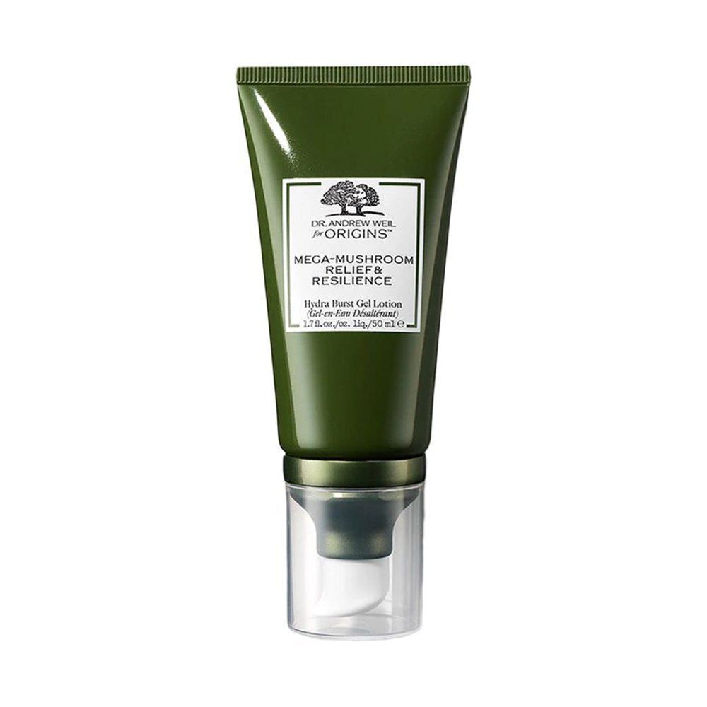 Groene tube met wit etiket. Productnaam en merk duidelijk zichtbaar. Transparante pompkop.