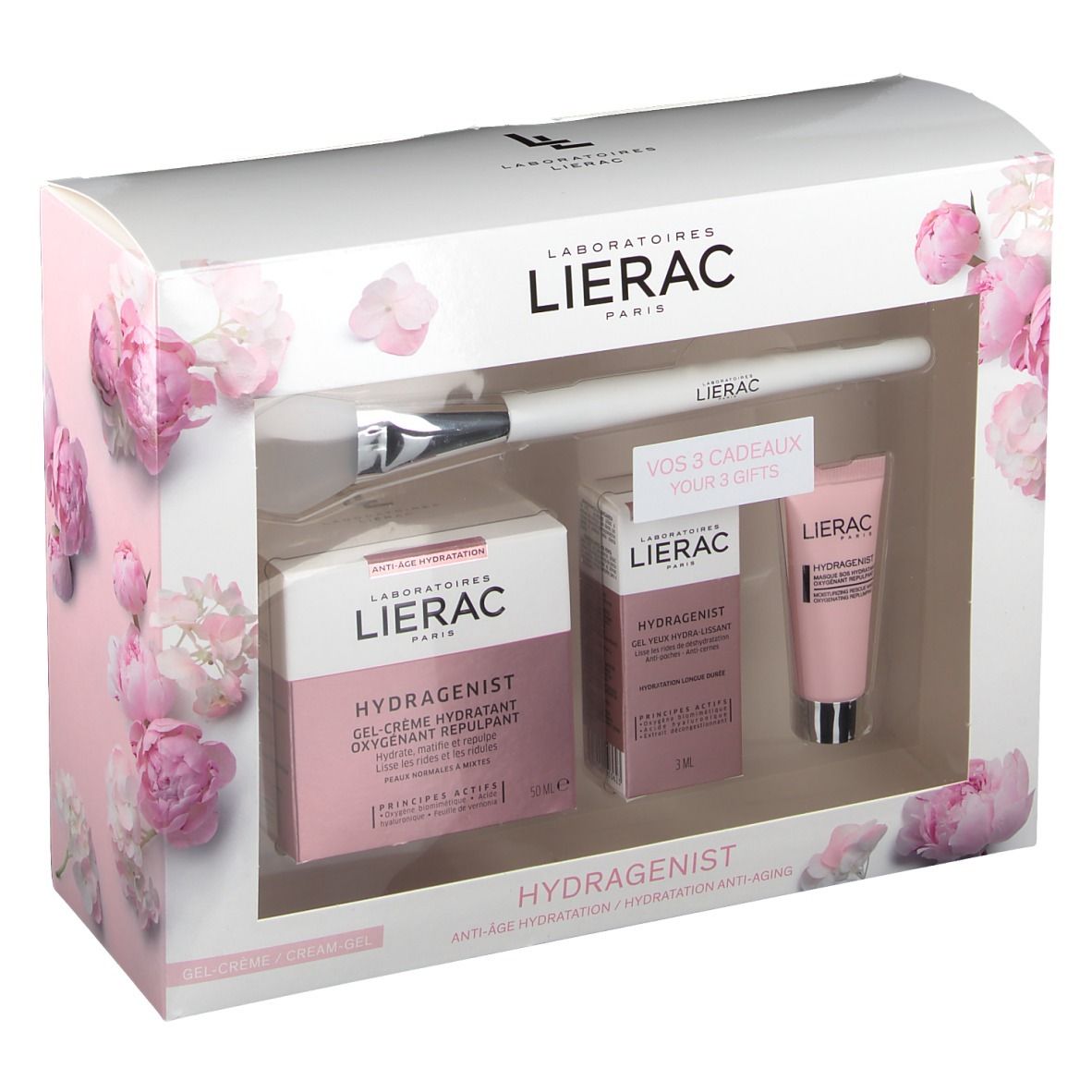 Coffret cadeau avec produits cosmétiques et pinceau. Emballage rose et blanc avec motifs floraux. Marque Lierac.