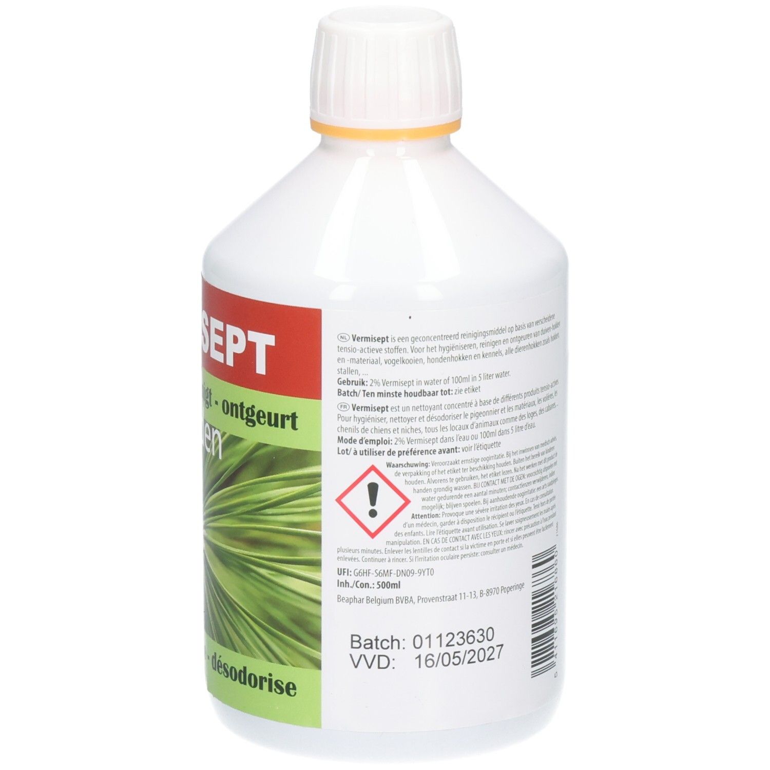 Witte fles met rood etiket. Opschrift: VERMISEPT, daaronder tekst en een dennentak. Groen etiket met tekst.