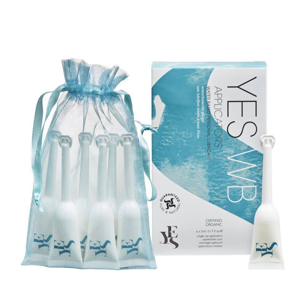 Zakje met applicators en kartonnen verpakking met tekst YES WB. Een applicator ernaast.