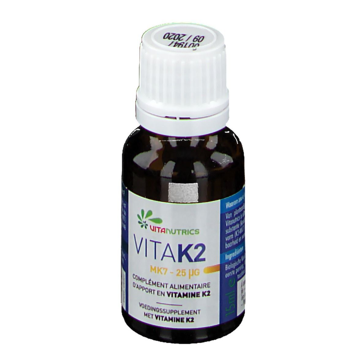 Bruine glazen fles met witte dop. Opschrift: VITA K2, MK7 - 25 µg. Etiket met productinformatie.