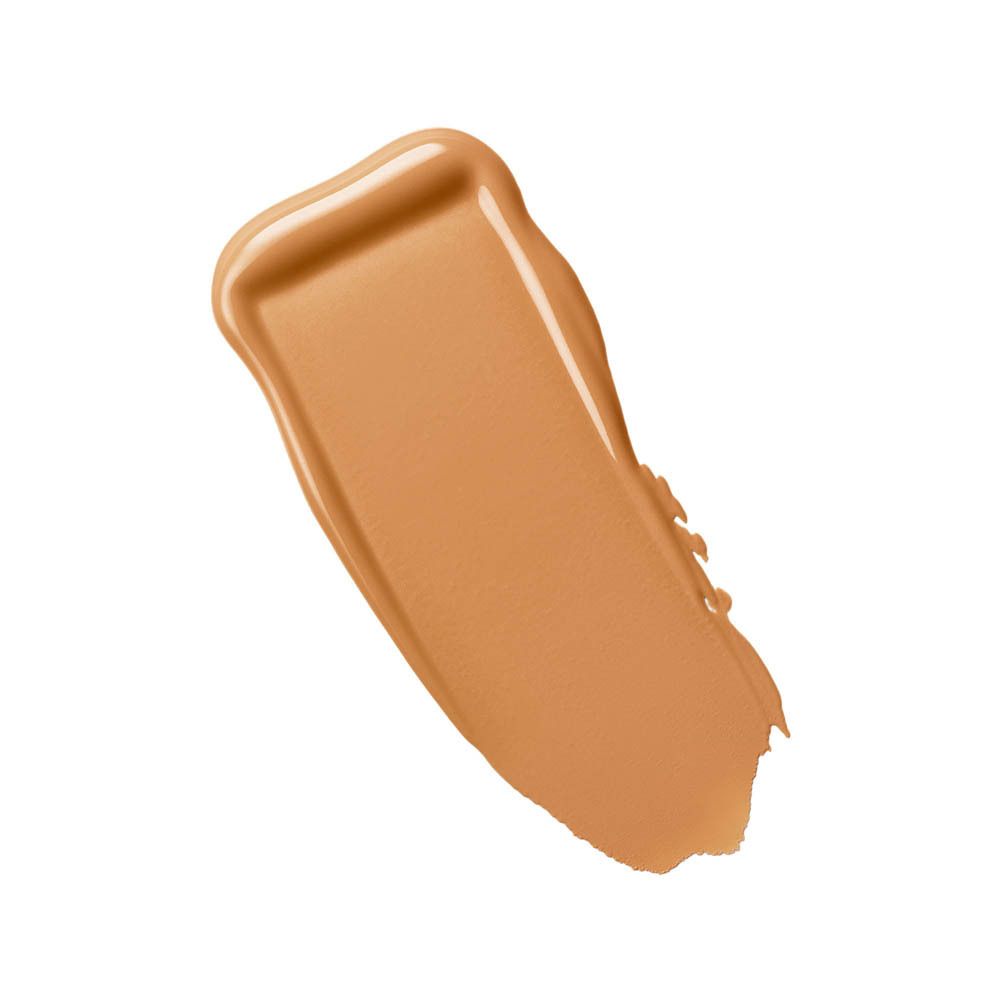Een veeg Clinique Beyond Perfecting Foundation + Concealer in lichte huidskleur.