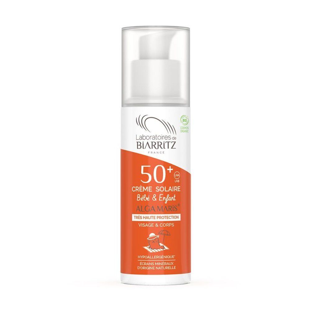 Flacon de crème solaire avec pompe. Impression orange avec SPF50+ et nom du produit. Label: Laboratoires de Biarritz.