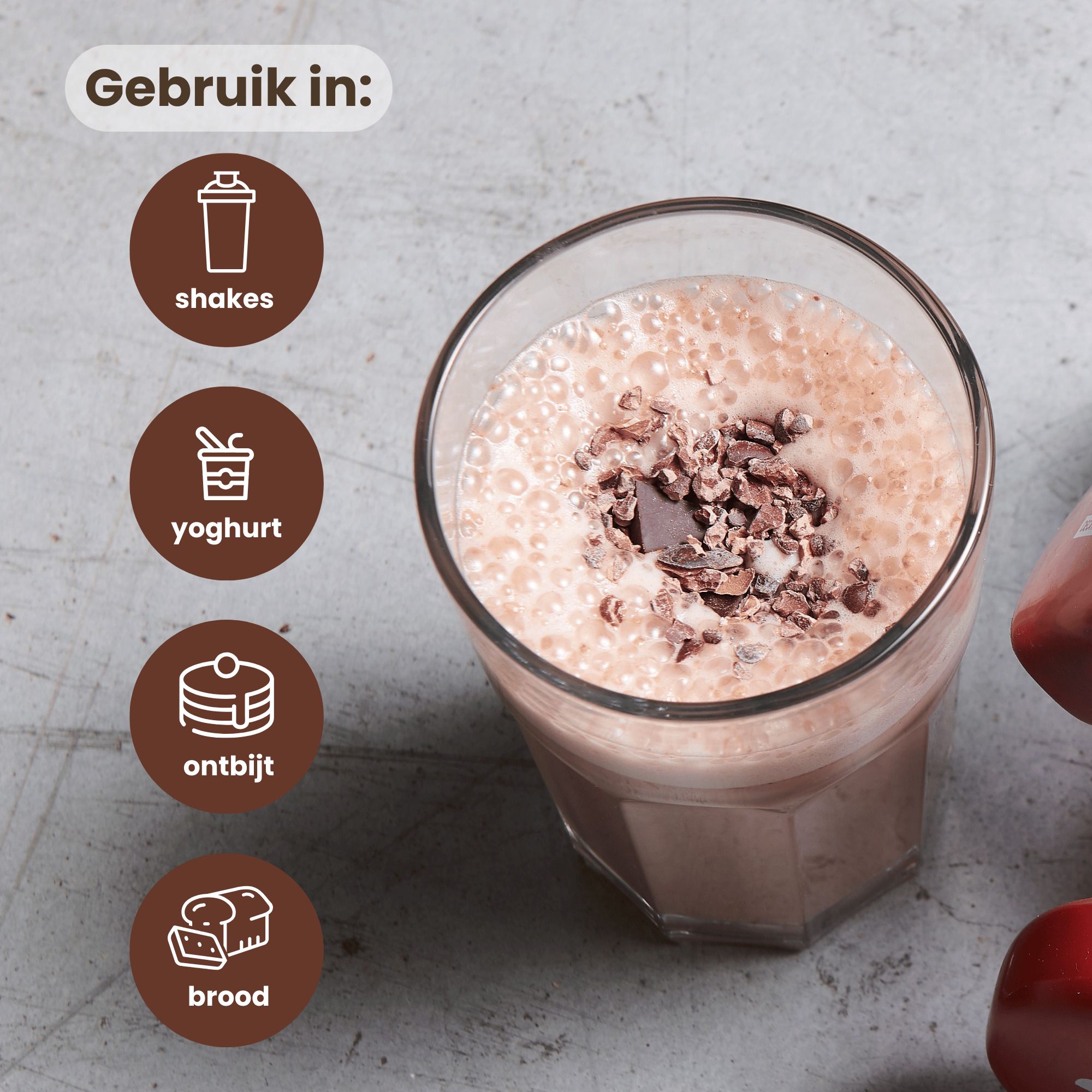 Achterkant van een Purasana Shape & Control Proteineshake Chocolade blik met tekst en voedingswaarden.