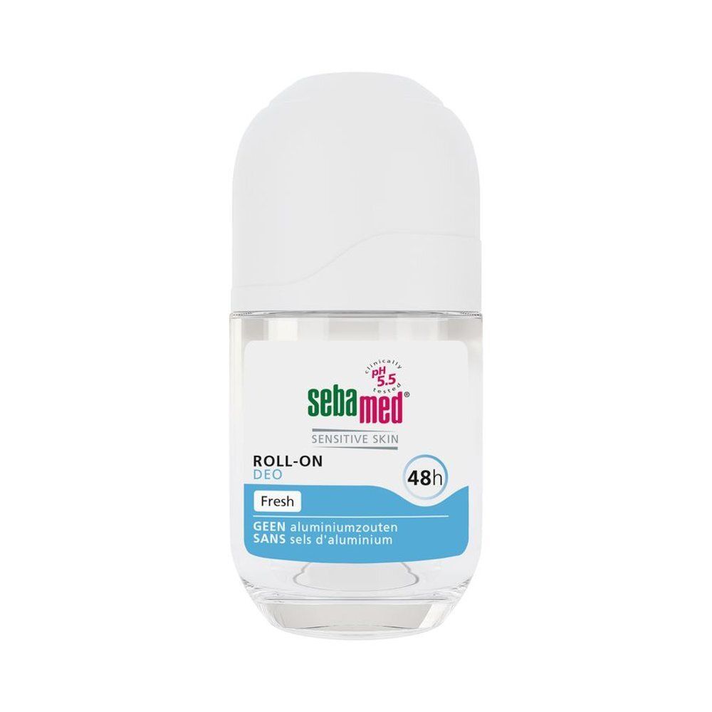 Déodorant roll-on avec bouchon blanc. Inscriptions: Sebamed, pH 5.5, Sensitive Skin, Roll-on Deo, Fresh, sans sels d'aluminium, 48h.
