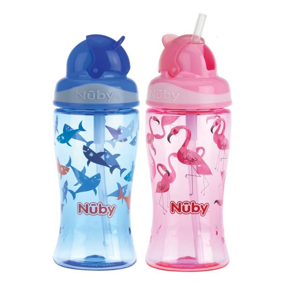Twee bekers: blauw met haaien, roze met flamingo's. Deksel met tuit en rietje. Merk NUBY.