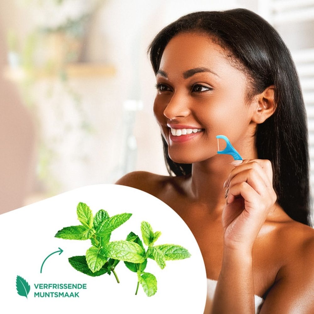 Vrouw gebruikt GUM® Easy-Flosser. Frisse muntsmaak. Close-up van munt.