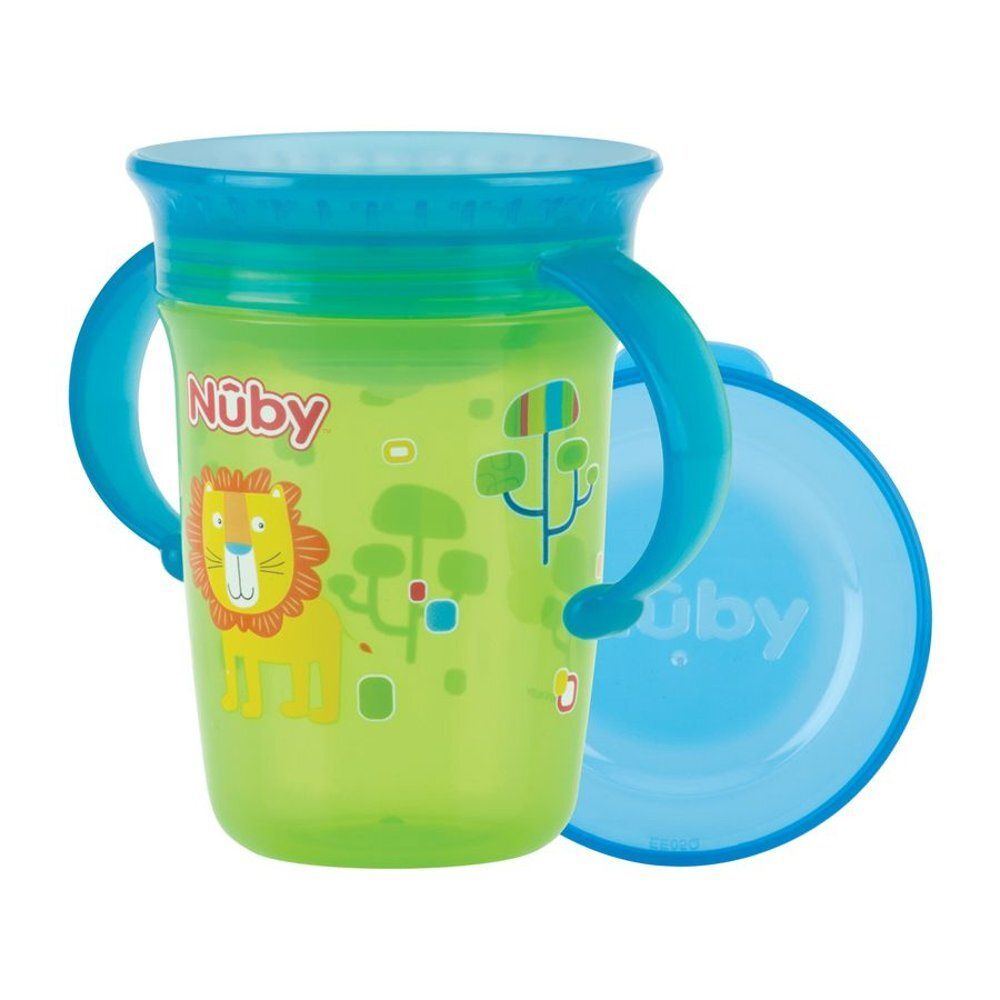 Gobelet vert avec couvercle et anses bleus. Motif lion et logo Nûby. 6 mois et plus.