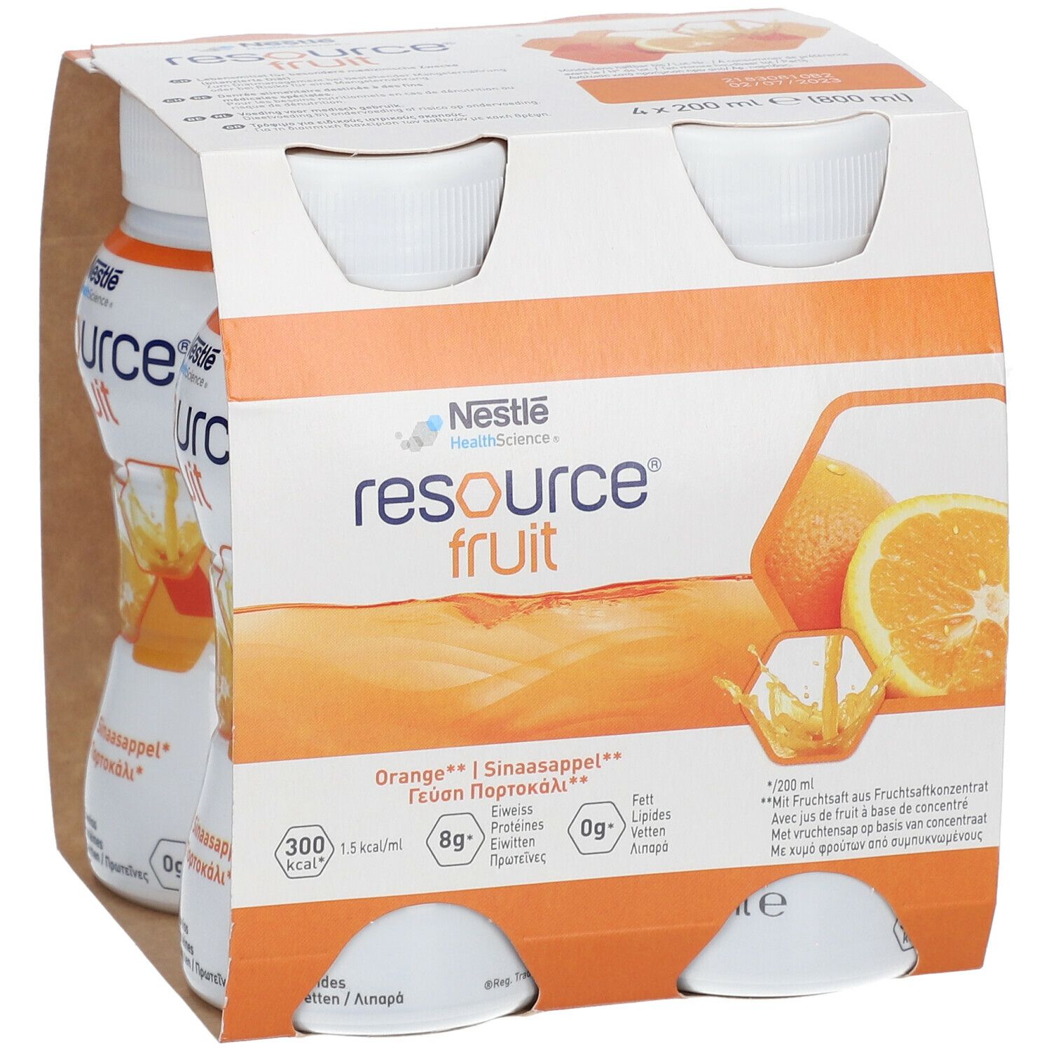 Emballage carton de quatre bouteilles Resource Fruit Orange. Logo du produit et informations nutritionnelles sur l'emballage. Illustration d'oranges.