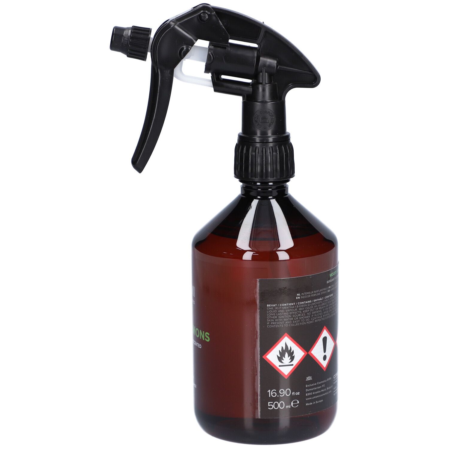 Flacon pulvérisateur brun avec tête noire. Autocollant avec symboles d'avertissement et texte. Volume: 500 ml.