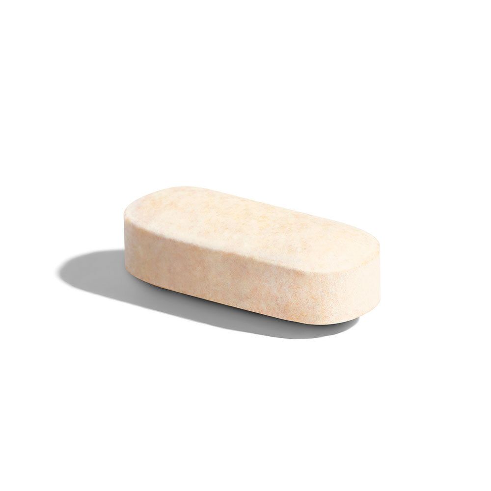 Beige, langwerpige tablet. Op witte achtergrond.