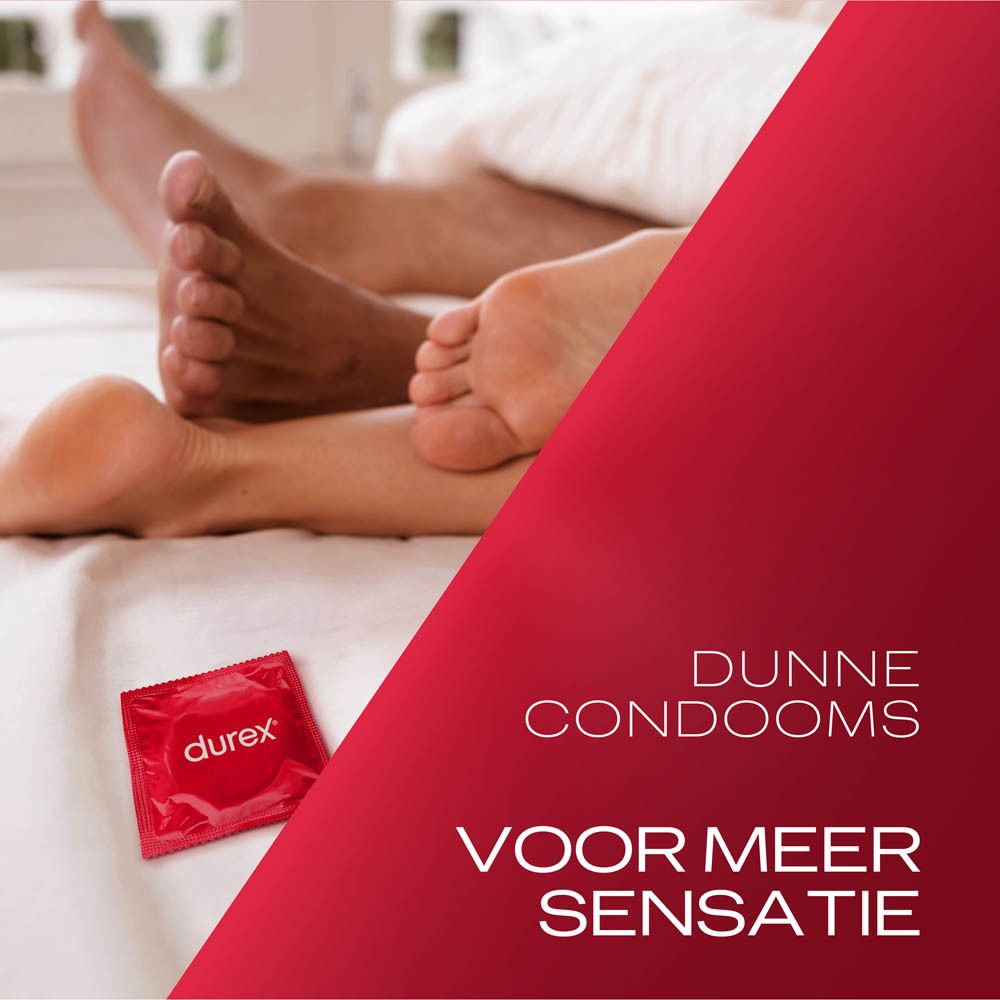 Koppel in bed, daarnaast een rode condoomverpakking met Durex-logo. Tekst: Dunne condooms voor meer sensatie.