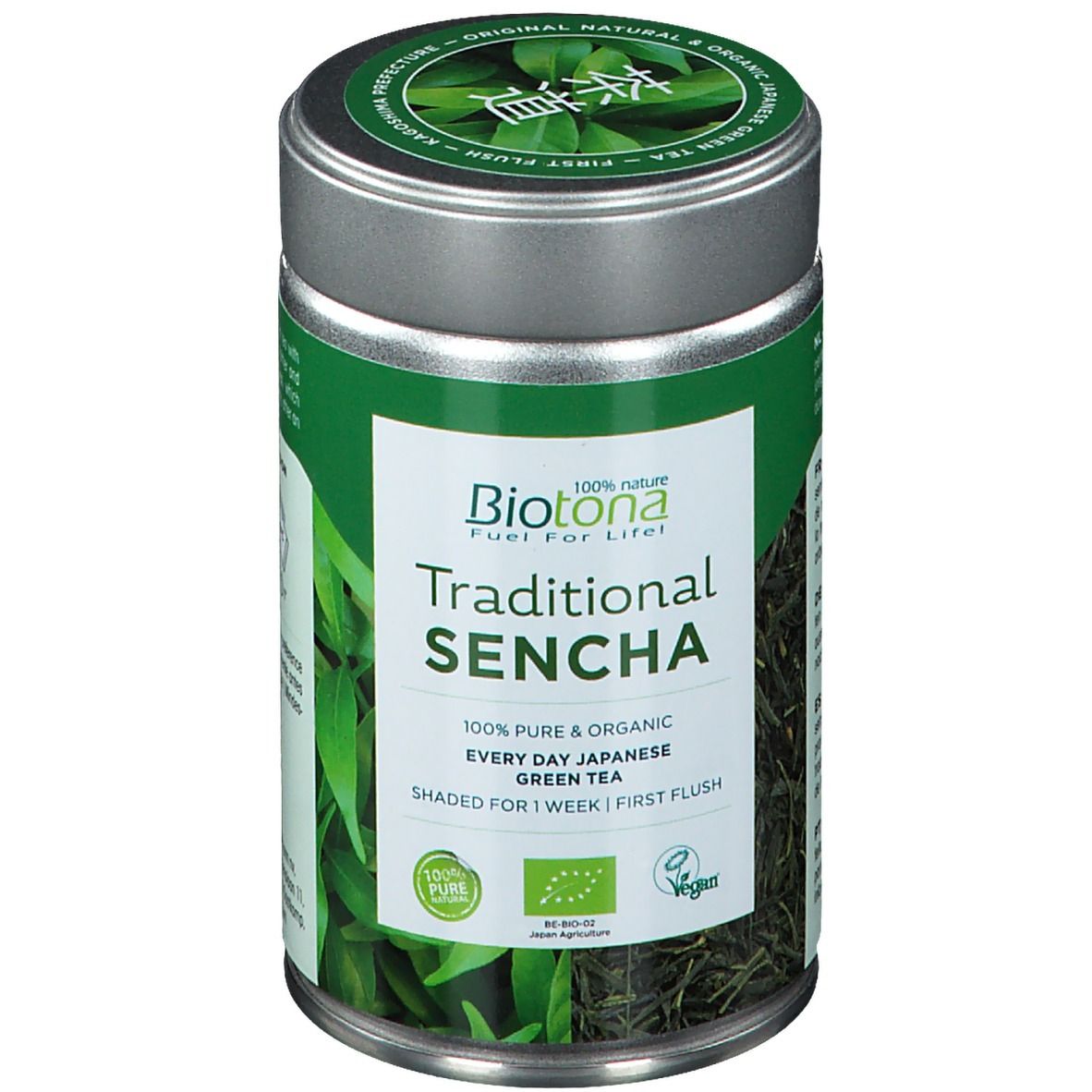 Boîte cylindrique avec étiquette verte. Inscription: Biotona Traditional Sencha. 100% Pure & Organic Green Tea. Avec label bio.