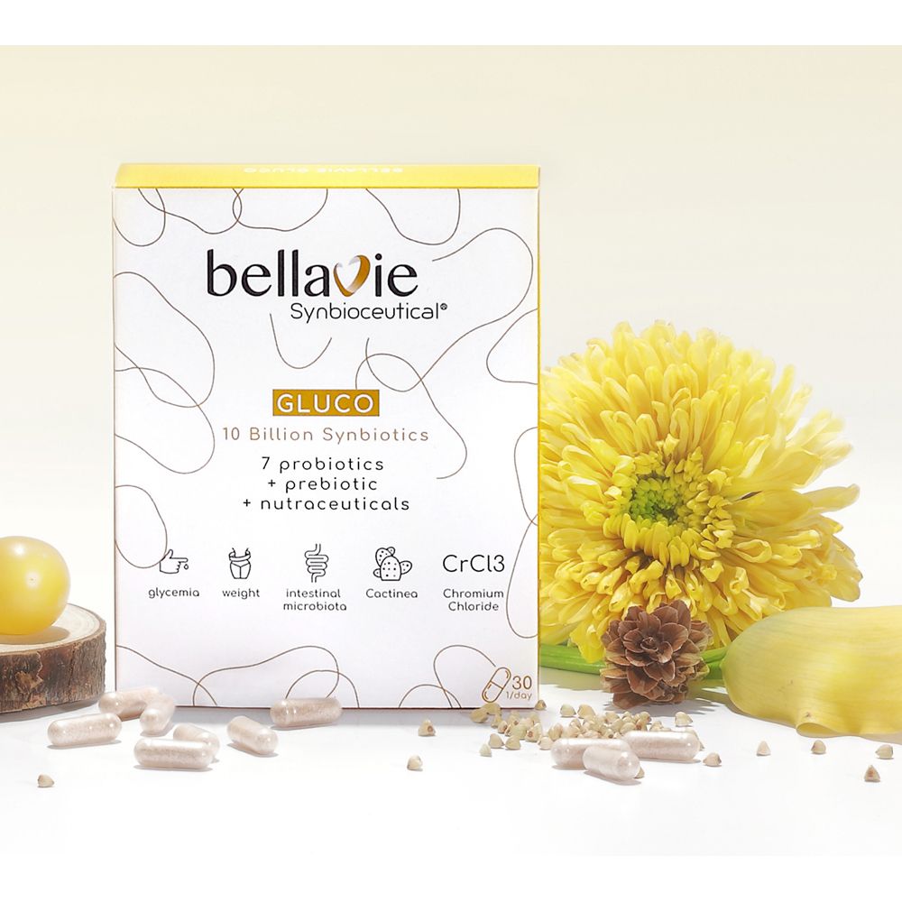 Boîte de gélules, à côté d'une fleur jaune. Inscription: BellaVie, GLUCO, 10 milliards de synbiotiques, 7 probiotiques, prébiotiques, nutraceutiques.
