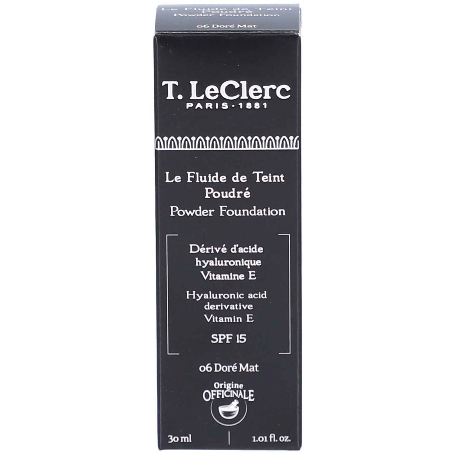 Zwarte doos. Opschrift: T.LeClerc. Tekst: Le Fluide de Teint Poudré. SPF 15. 06 Doré Mat. 30 ml.