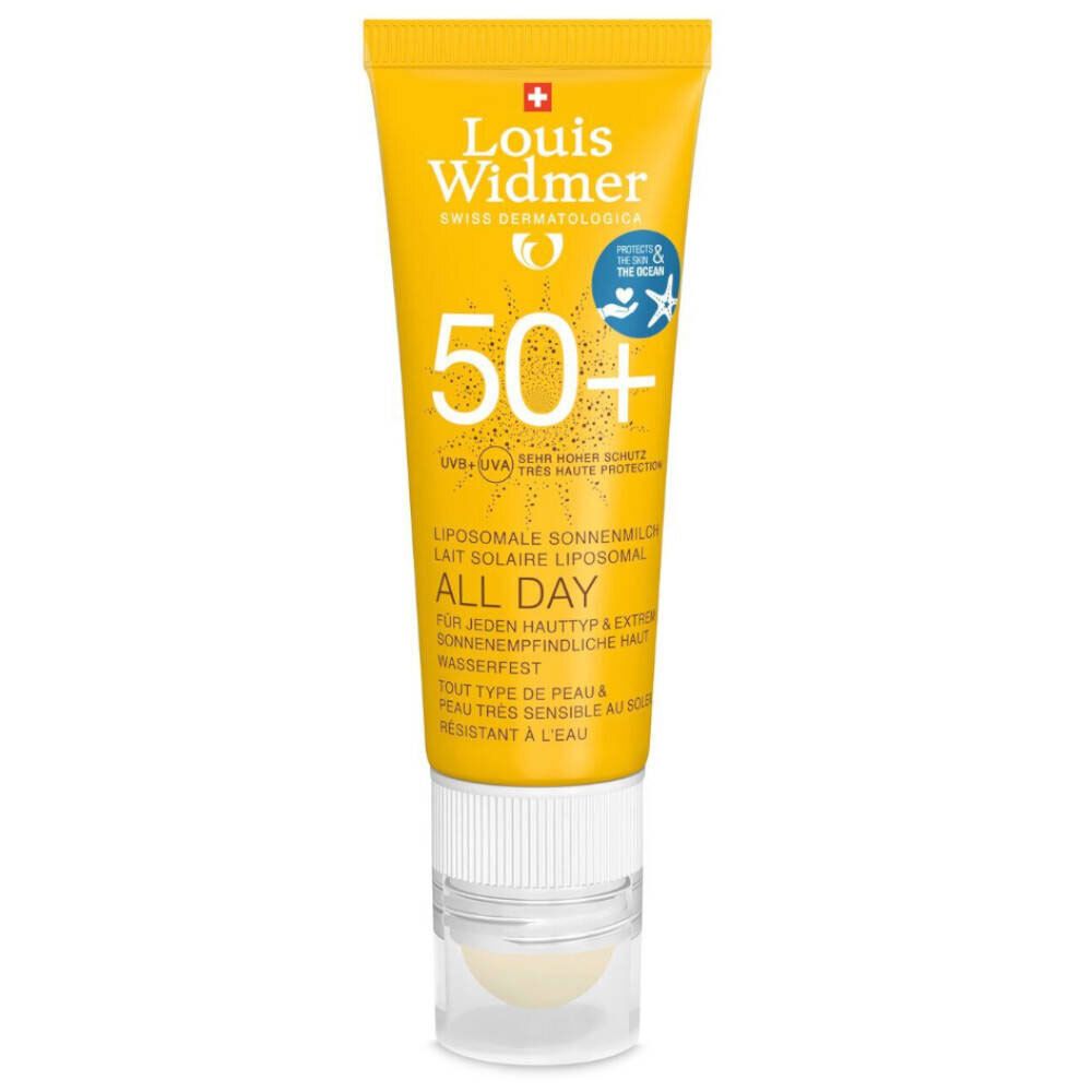 Tube jaune avec bouchon blanc. Inscription: Louis Widmer, 50+, All Day, SPF 50. Stick à lèvres intégré.