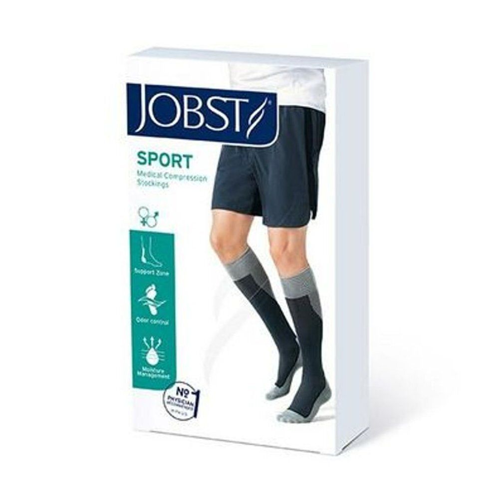 Voorkant van de JOBST Sport compressiekousen verpakking met afbeelding van een man en productkenmerken.