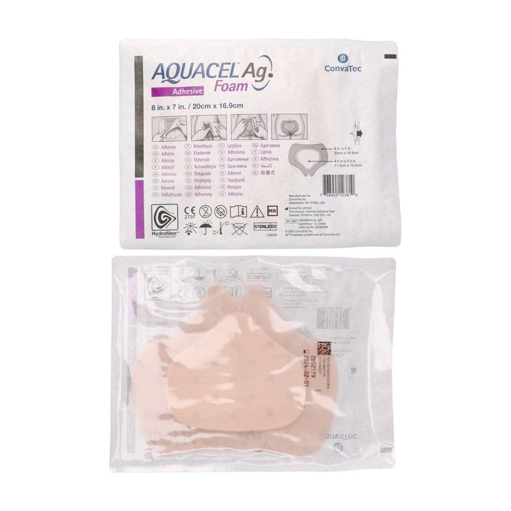 Deux pansements AQUACEL Ag Foam, 20x16.5cm, emballés individuellement. Marque et informations sur l'emballage.