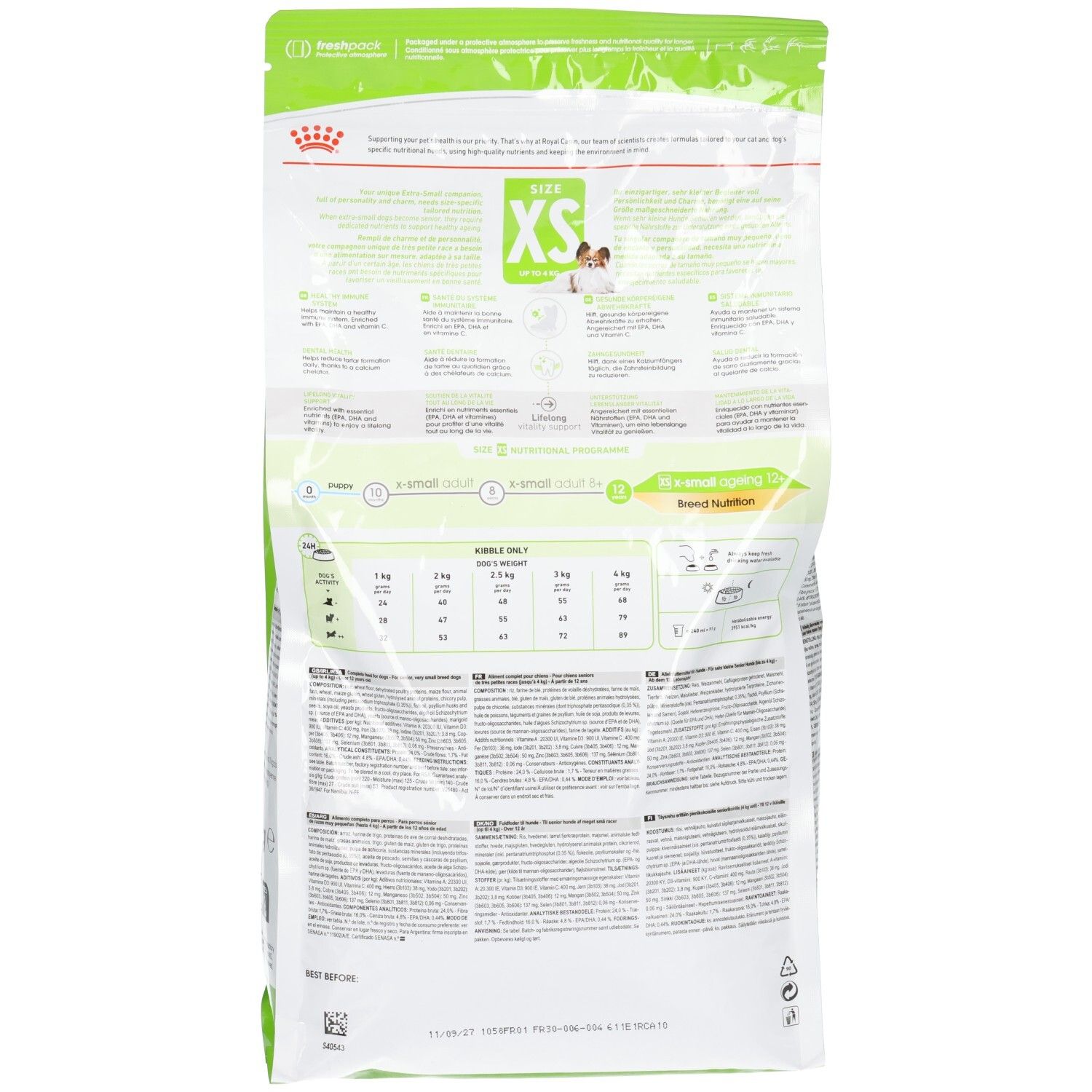 Achterkant van de Royal Canin X-SMALL AGEING 12+ voerzak met gedetailleerde voedingsinformatie en instructies.