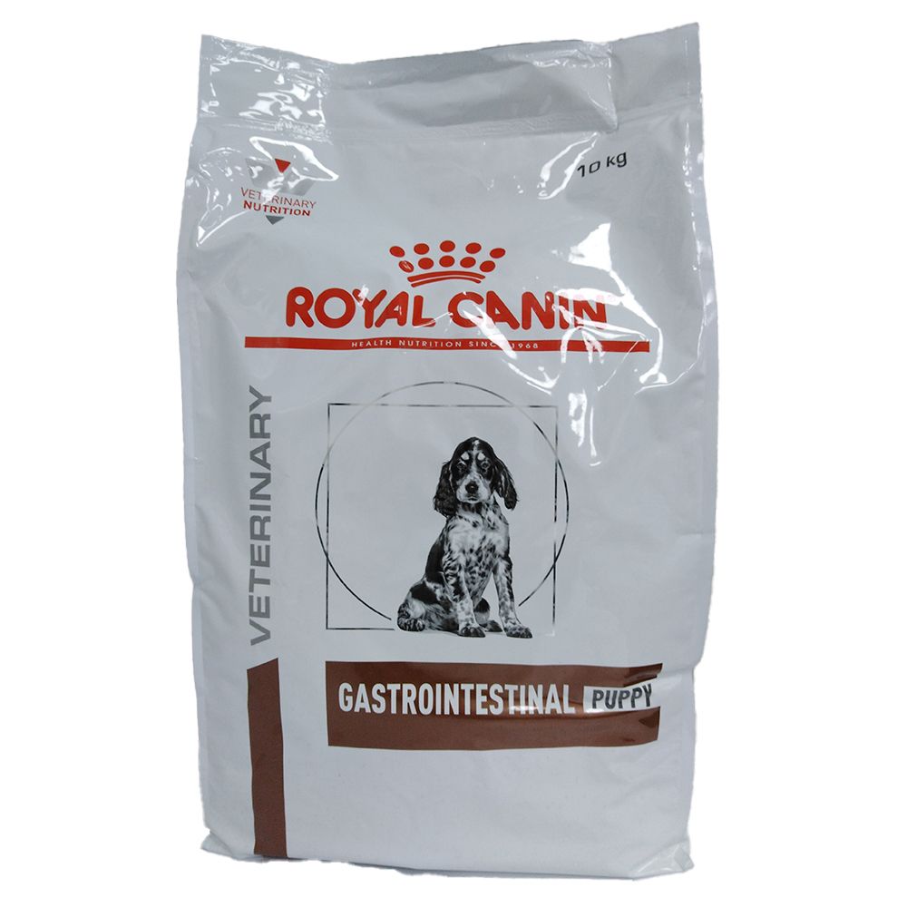 Witte zak met opdruk. Logo en tekst ROYAL CANIN. Afbeelding van een puppy. Tekst: GASTROINTESTINAL PUPPY. Opschrift: 10 kg.