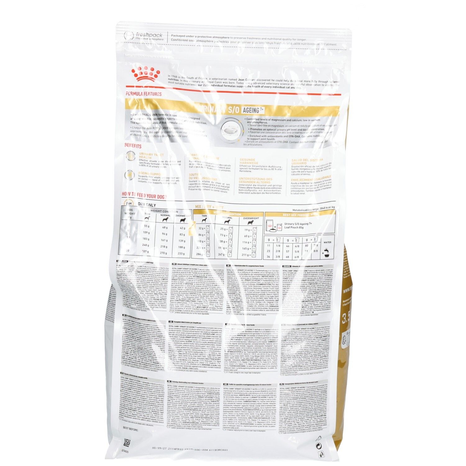 Achterkant van een Royal Canin Urinary S/O Ageing hondenvoer zak met voedingsinformatie en tekst.