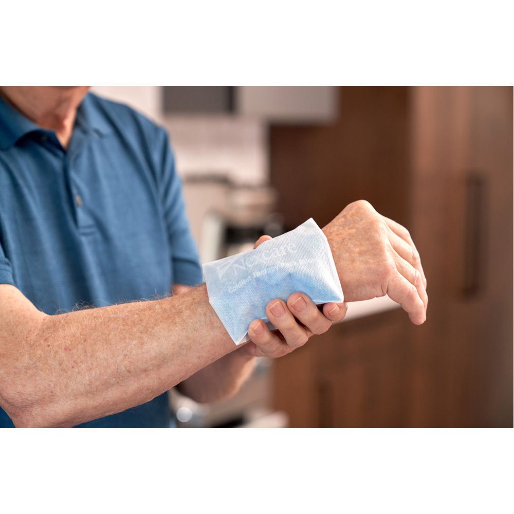 Verpakking van 3M Nexcare ColdHot Therapy Pack Mini. Productafbeelding en afmetingen: 11 cm x 12 cm.