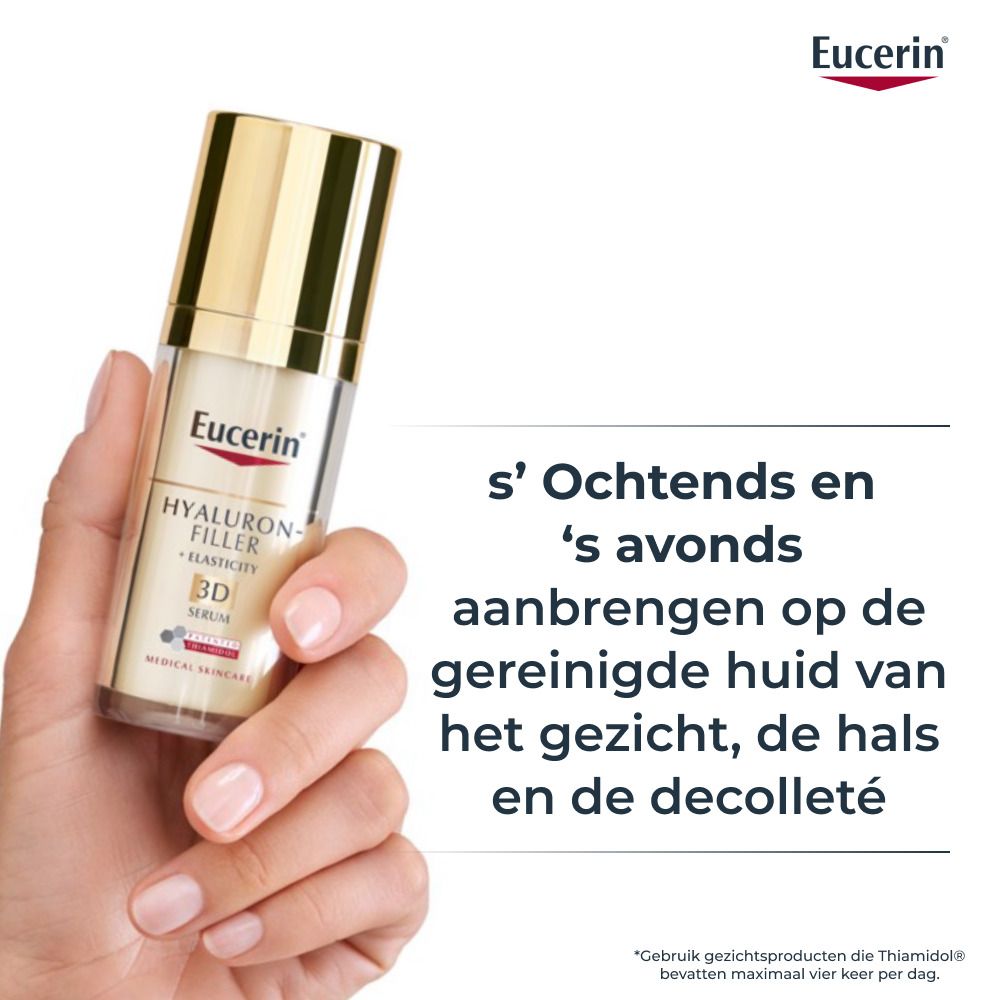 Hand die een Eucerin Hyaluron-Filler + Elasticity 3D Serum pompflacon vasthoudt. "'s Ochtends en 's avonds aanbrengen op de gereinigde huid".