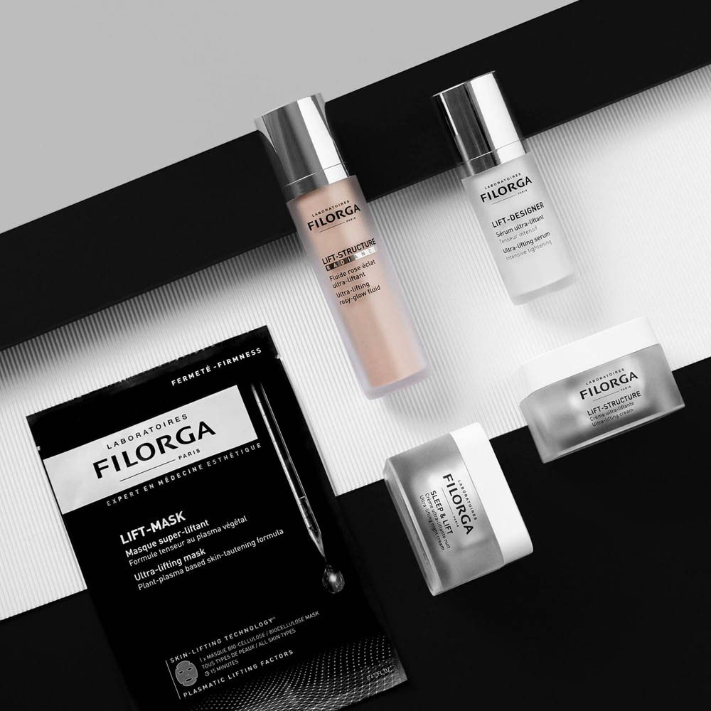 Plusieurs produits FILORGA. Flacons, pots et masque. Design noir et blanc.