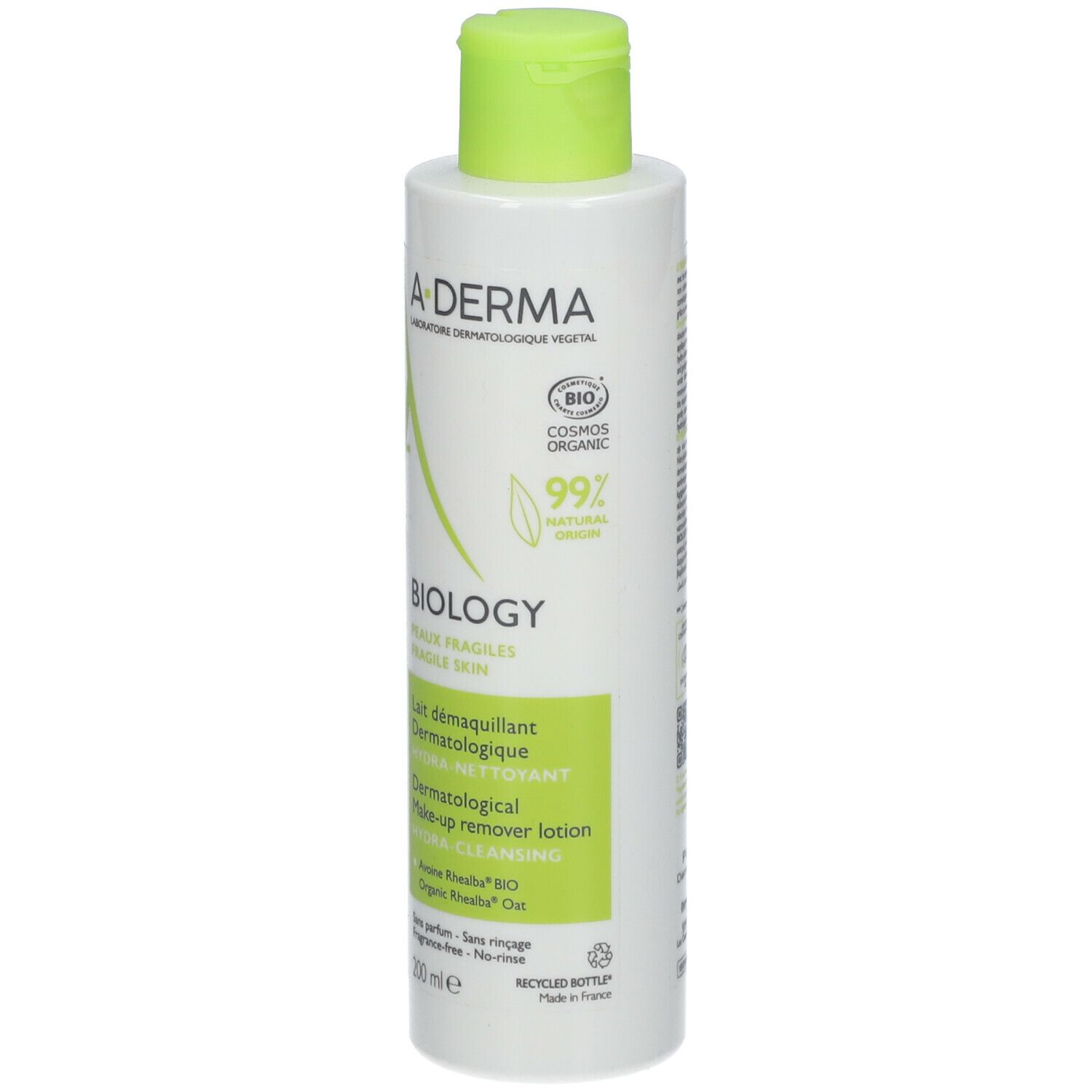 Witte fles met groene dop. Opschrift: A-DERMA, BIOLOGY, Lait démaquillant, Dermatological Make-up remover lotion, Hydra Cleansing. Bio-label.