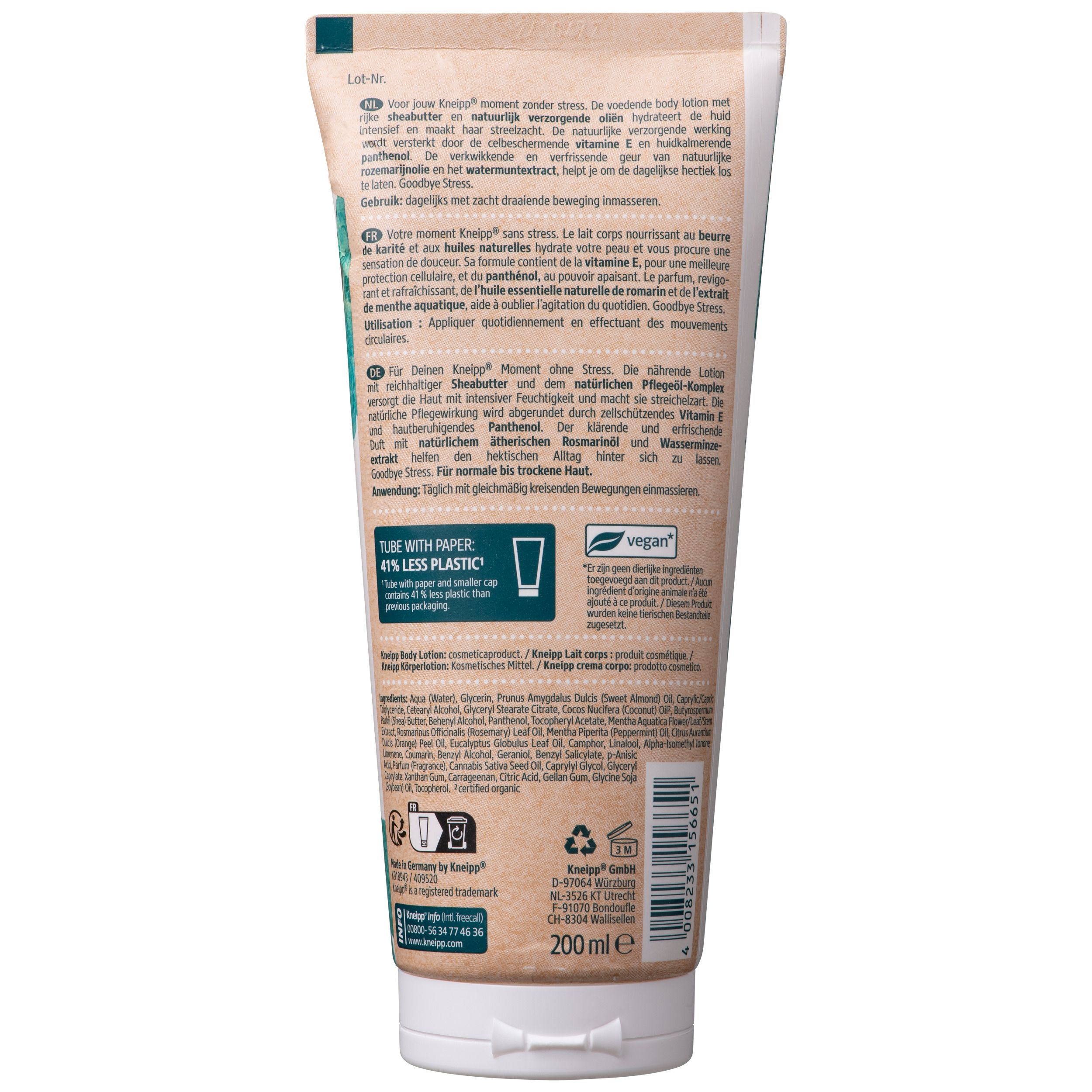 Achterkant van de Kneipp® bodylotion tube. Tekst in het Duits en Frans, ingrediënten en merkinformatie. Vegan keurmerk.
