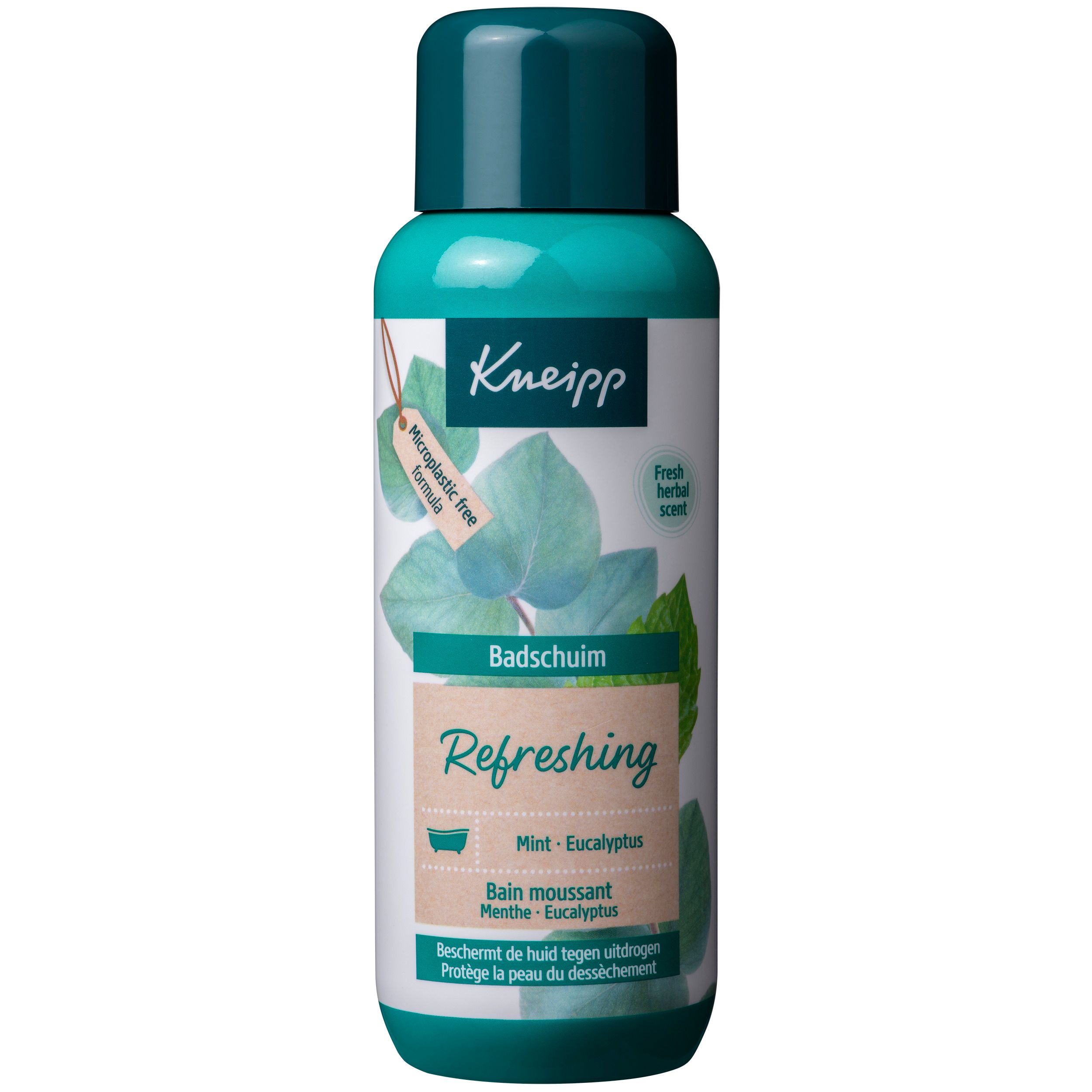 Groene fles met Kneipp-label. Opschrift: Badschaum Refreshing, Munt-Eucalyptus. Met Microplastic-free Formula.