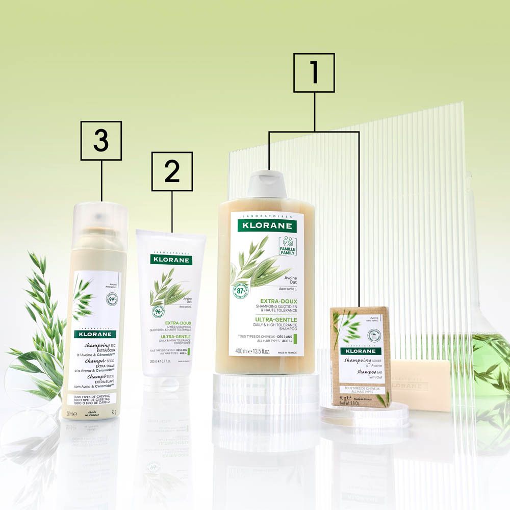 Différents produits. Shampooing, après-shampooing, shampooing sec et savon.