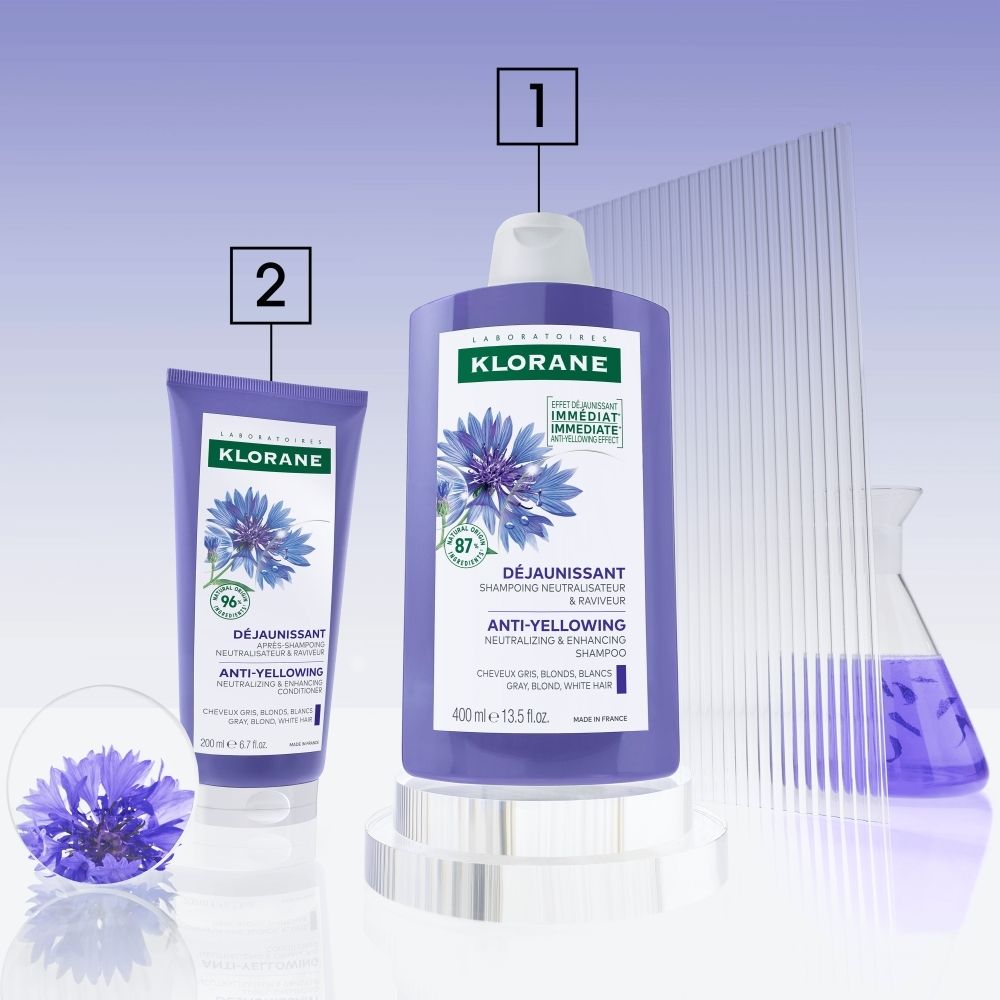 Flacon KLORANE Shampoo au Bleuet BIO, 400ml, et un tube, 200ml. Éléments décoratifs avec des fleurs.