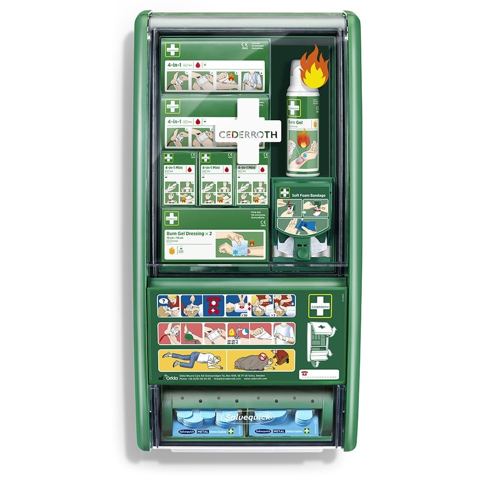 Wandmontage EHBO-station met transparante klep, gevuld met verbandmiddelen en brandwondengel.