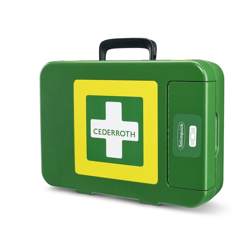 Boîte de premiers secours verte avec fermoirs et poignée jaunes. Façade avec étiquette blanche et icônes.