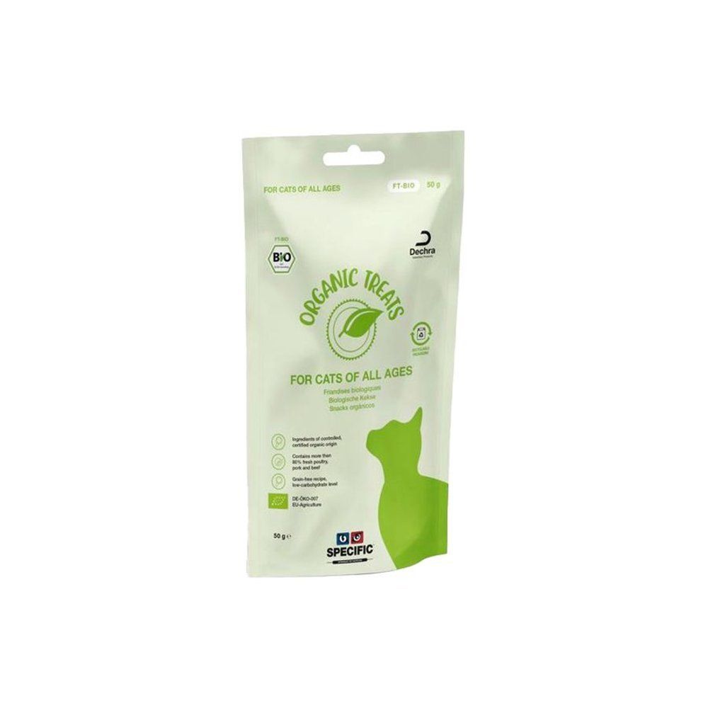 Zakje biologische kattensnacks. Groen-witte verpakking met tekst "Organic Treats", "For cats of all ages". Bio-label en kattenomtrek.