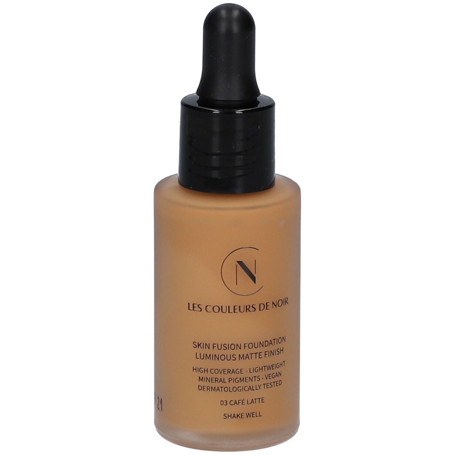 Flacon de fond de teint, liquide brun, bouchon noir. Inscription: Les Couleurs de Noir, 03 Café Latte, Shake well.