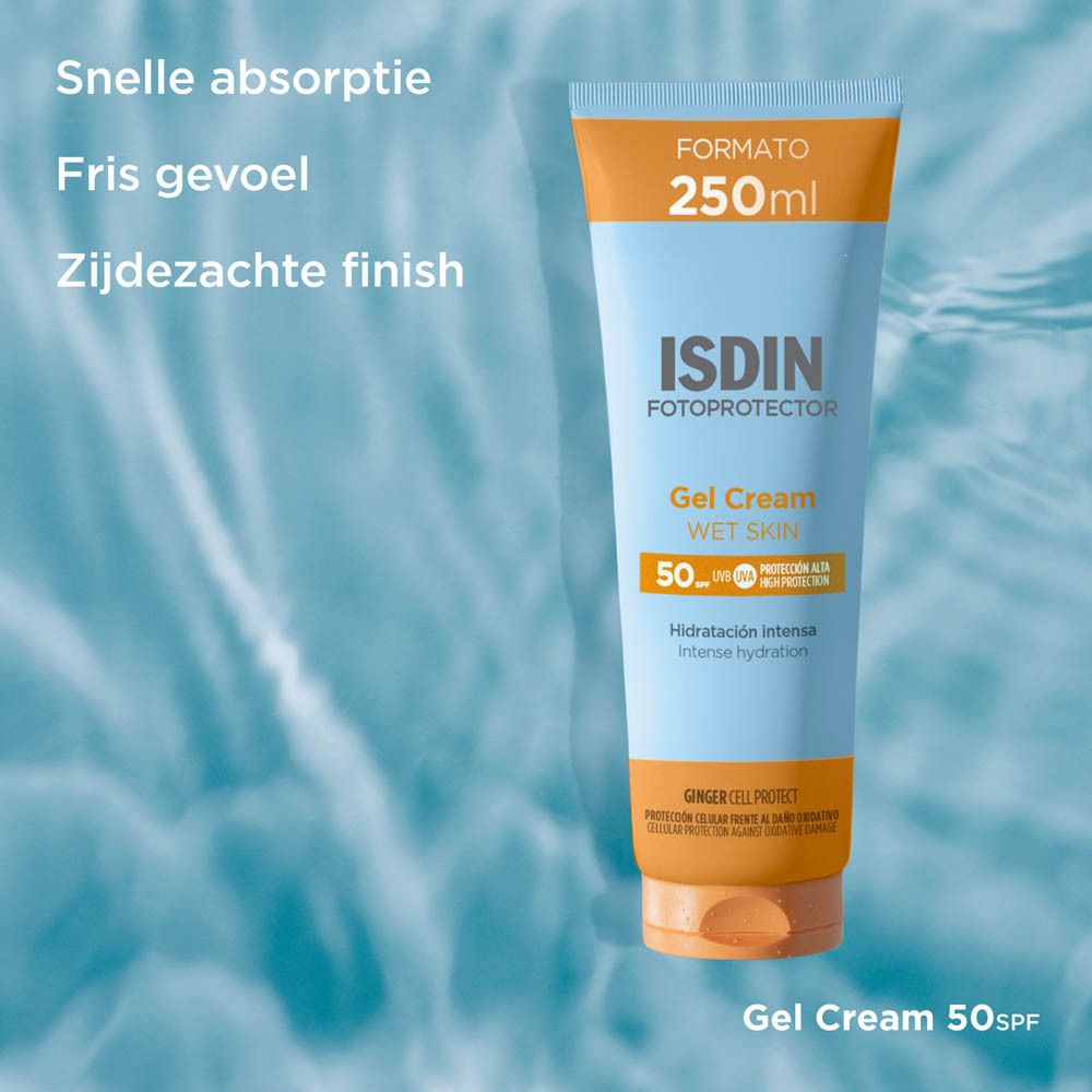 ISDIN Fotoprotector Gel Cream Wet Skin 50. Product op blauwe achtergrond. Tekst.