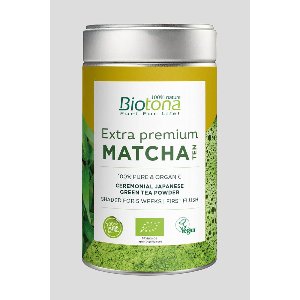 Blik Biotona Extra Premium Matcha. Groen, tekst: 100% Pure & Organic, Ceremonial Japanese Green Tea Powder. Vegan.