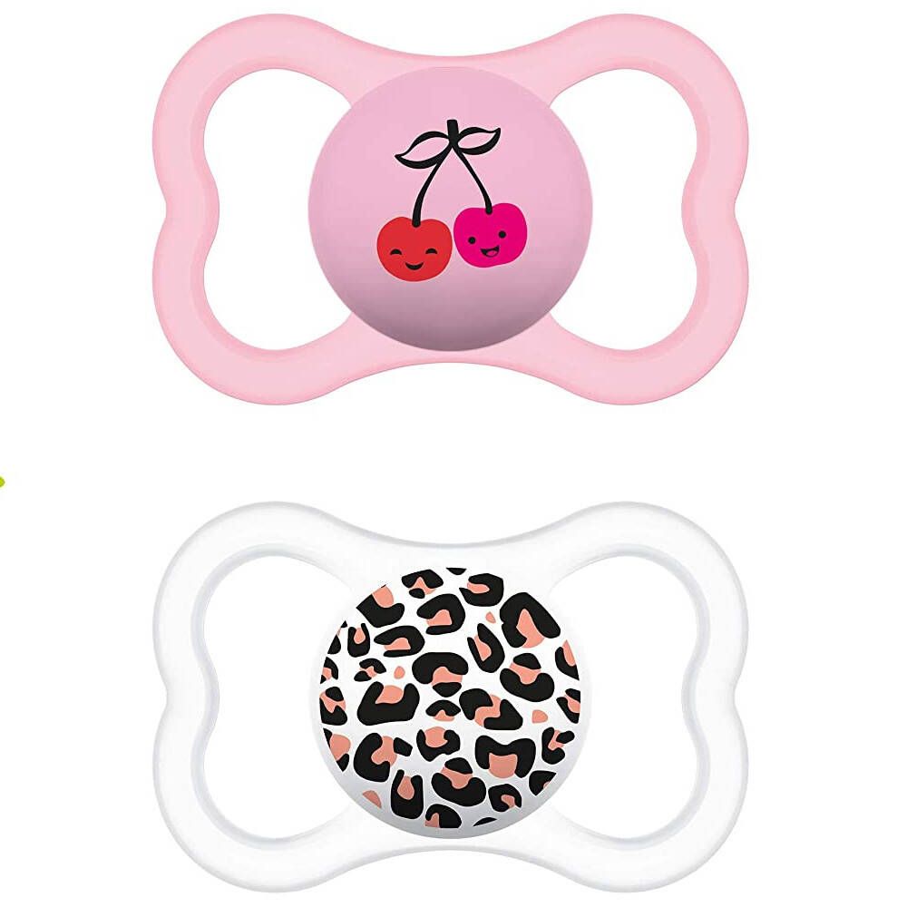 Twee fopspenen met kersen- en luipaardmotief. Roze en wit. Ronde spenen, vlinderschild.